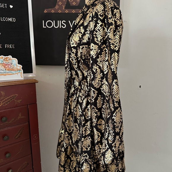 🆕Michael Kors Gold Dress - Picture 7 of 17